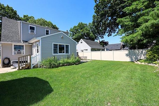 219 Lindbergh Street, Massapequa Park, NY 11762