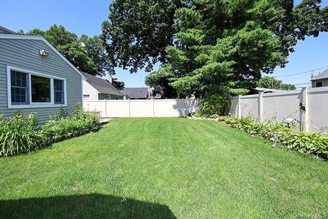 219 Lindbergh Street, Massapequa Park, NY 11762