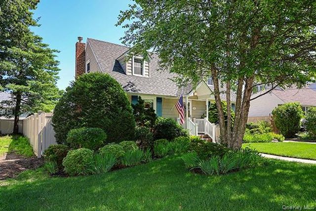 219 Lindbergh Street, Massapequa Park, NY 11762