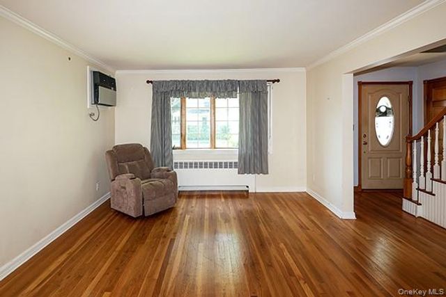 219 Lindbergh Street, Massapequa Park, NY 11762
