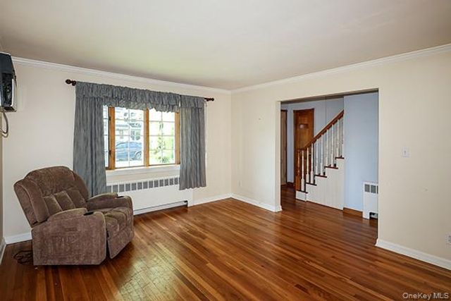 219 Lindbergh Street, Massapequa Park, NY 11762