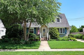 219 Lindbergh Street, Massapequa Park, NY 11762