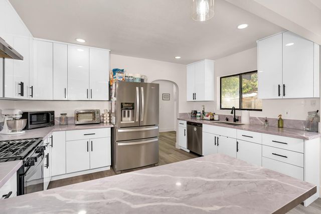 750 Collins Ave, Fresno, CA 93706