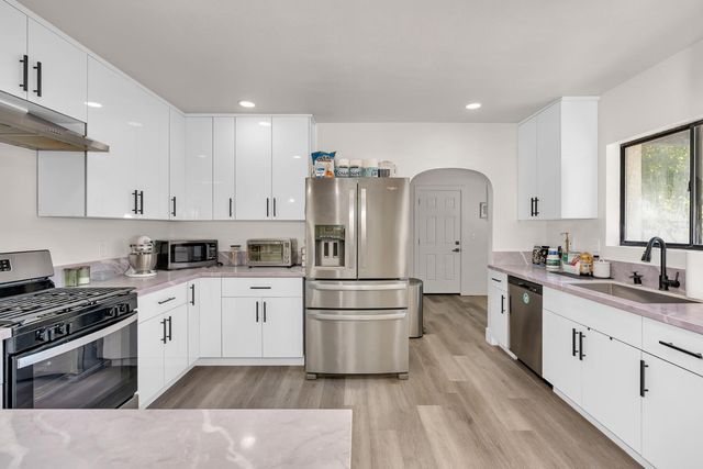 750 Collins Ave, Fresno, CA 93706