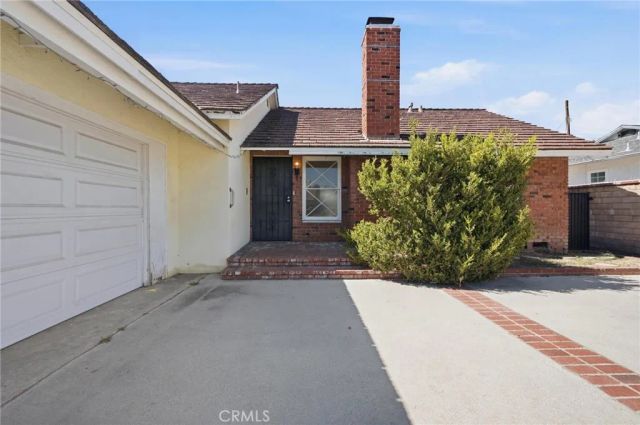 7321 Leescott Avenue, Van Nuys, CA 91406