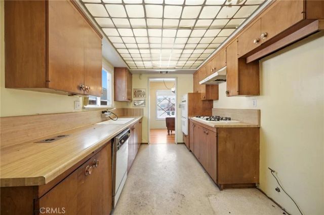 7321 Leescott Avenue, Van Nuys, CA 91406