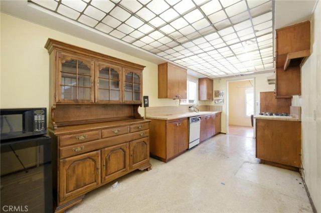 7321 Leescott Avenue, Van Nuys, CA 91406