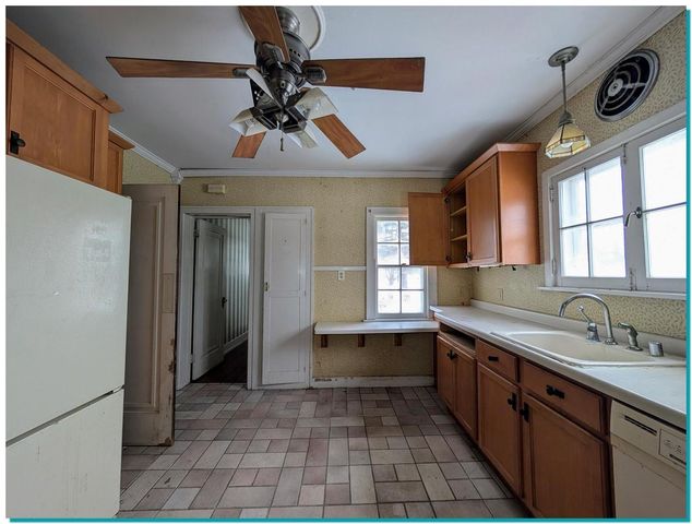 955 N 6th STREET, Manitowoc, WI 54220