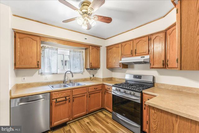 46 E KNOWLES AVE, Glenolden, PA 19036