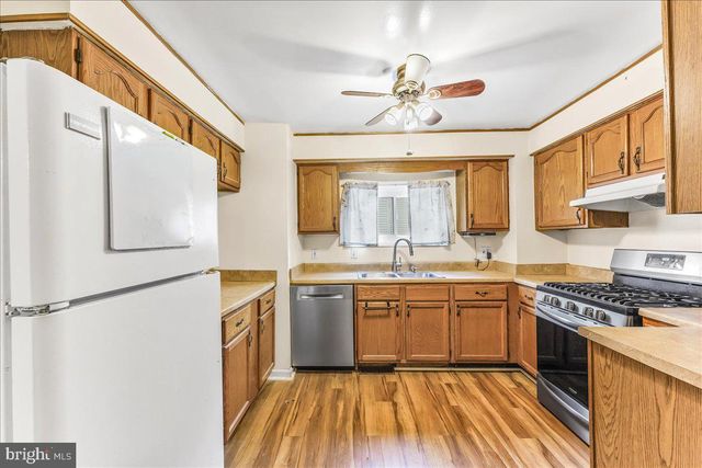 46 E KNOWLES AVE, Glenolden, PA 19036