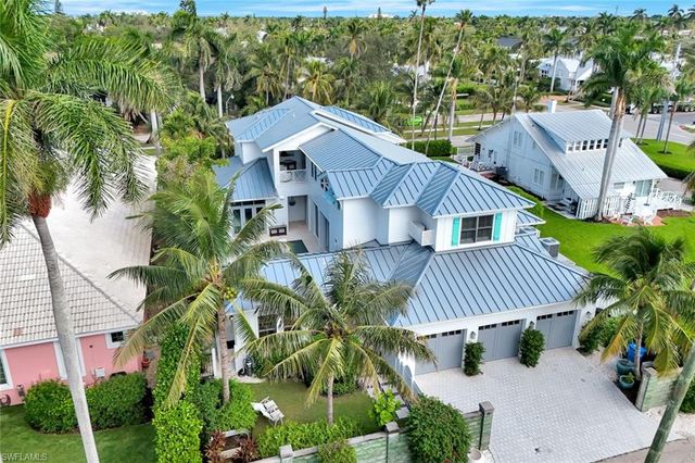 160 Broad AVE S, Naples, FL 34102