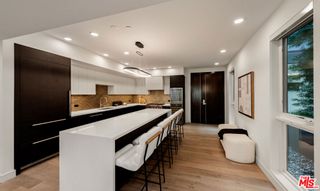505 S Barrington Avenue 208, Los Angeles, CA 90049