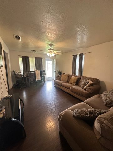 1711 Redwood Drive, Cleburne, TX 76033