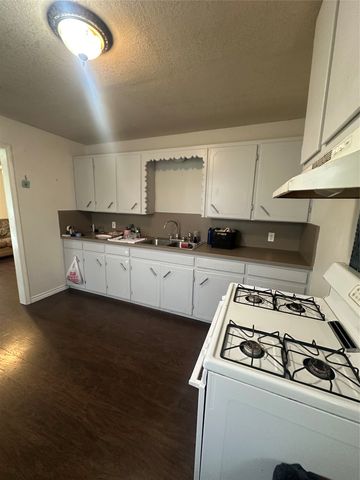 1711 Redwood Drive, Cleburne, TX 76033