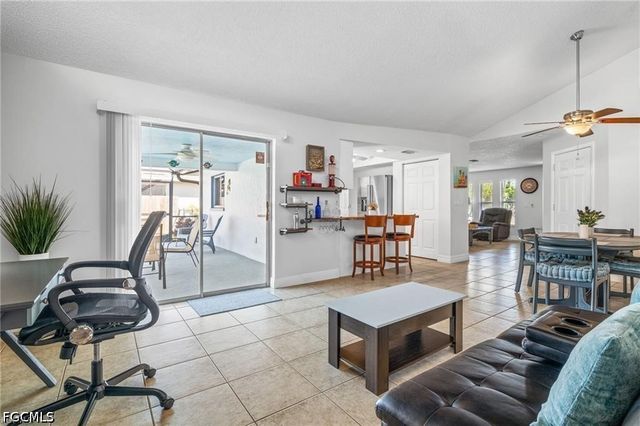 1015 SE 25th LN, Cape Coral, FL 33904