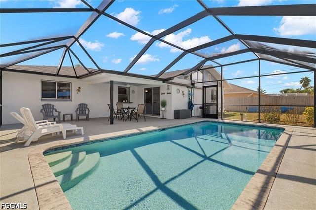 1015 SE 25th LN, Cape Coral, FL 33904