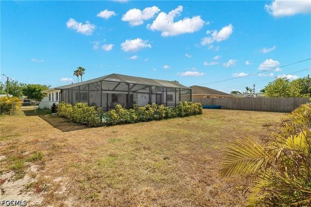 1015 SE 25th LN, Cape Coral, FL 33904