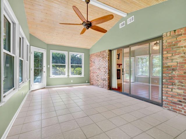 700 NE Country Club Avenue, Fort Walton Beach, FL 32547