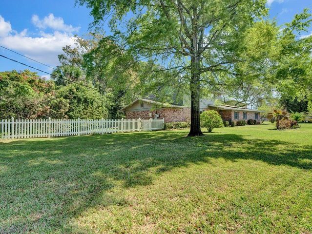 700 NE Country Club Avenue, Fort Walton Beach, FL 32547