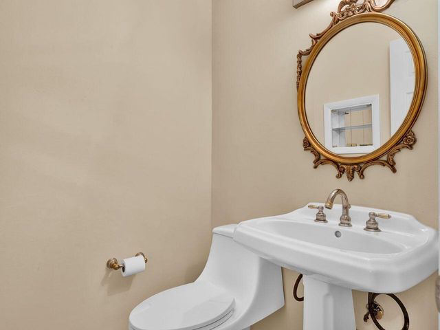 700 NE Country Club Avenue, Fort Walton Beach, FL 32547