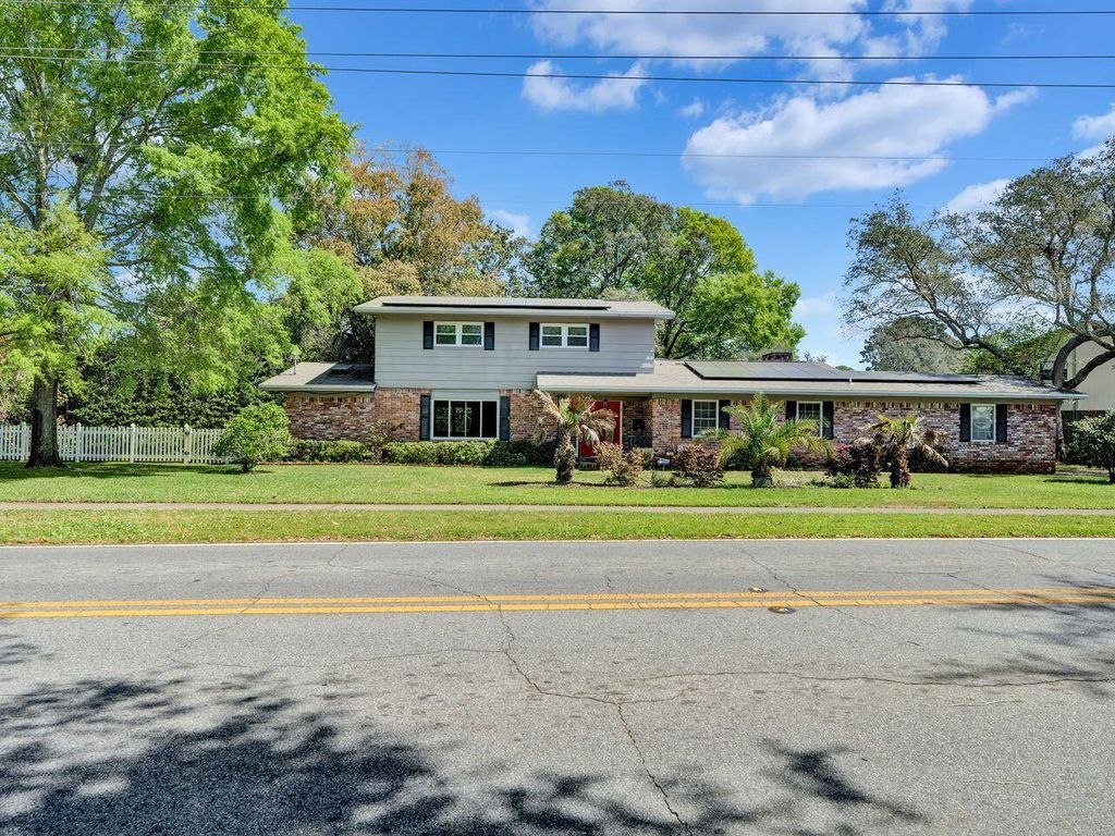 700 NE Country Club Avenue, Fort Walton Beach, FL 32547