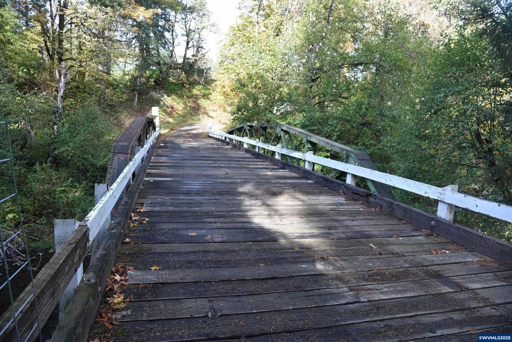 Image 10 of property listing at 3890 Mill Creek Rd Rd, Sheridan, OR 97378