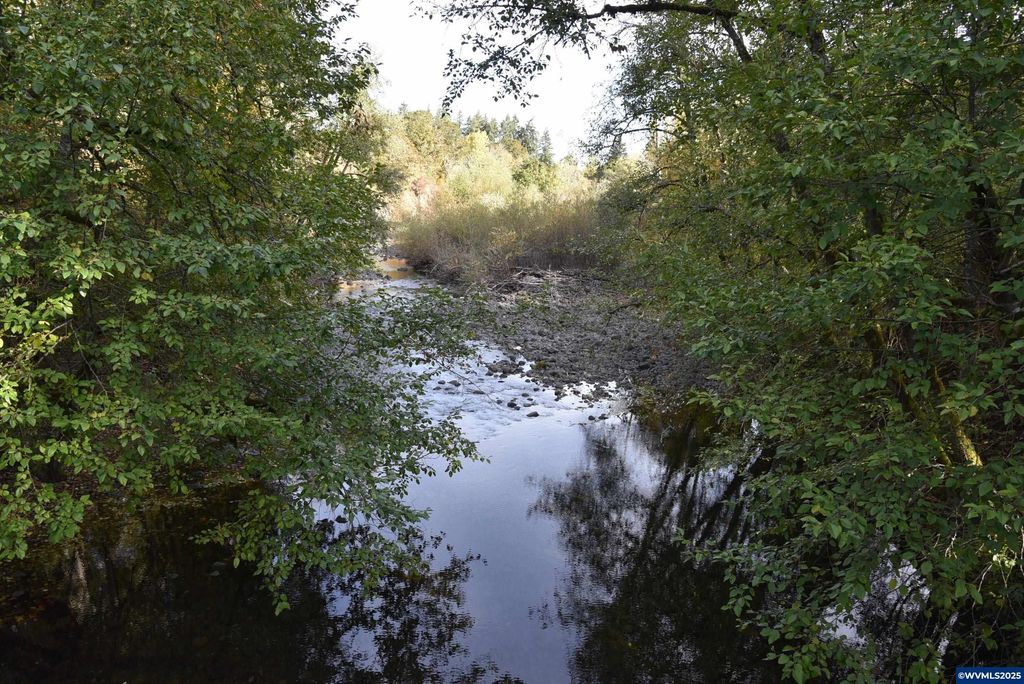 Image 13 of property listing at 3890 Mill Creek Rd Rd, Sheridan, OR 97378