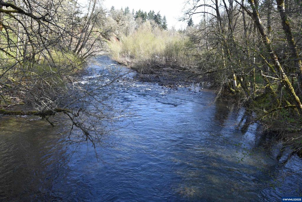 Image 14 of property listing at 3890 Mill Creek Rd Rd, Sheridan, OR 97378