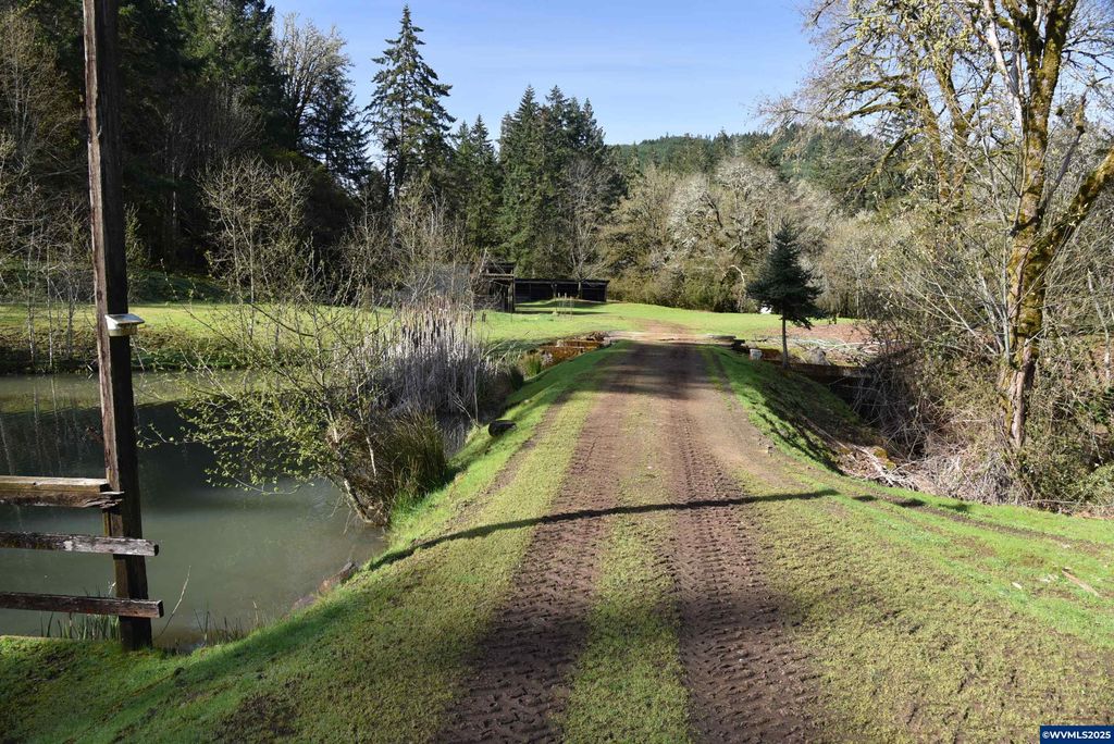 Image 15 of property listing at 3890 Mill Creek Rd Rd, Sheridan, OR 97378