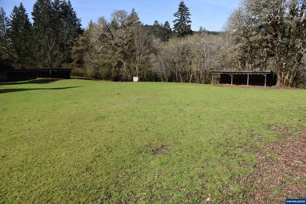 Image 16 of property listing at 3890 Mill Creek Rd Rd, Sheridan, OR 97378