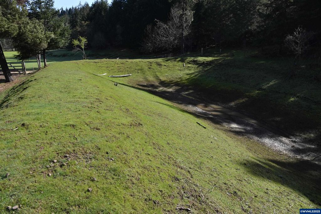 Image 19 of property listing at 3890 Mill Creek Rd Rd, Sheridan, OR 97378