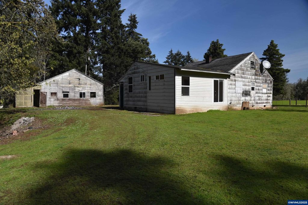 Image 3 of property listing at 3890 Mill Creek Rd Rd, Sheridan, OR 97378