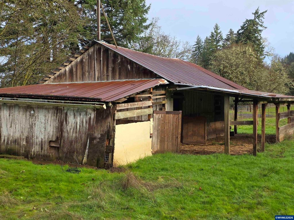 Image 4 of property listing at 3890 Mill Creek Rd Rd, Sheridan, OR 97378