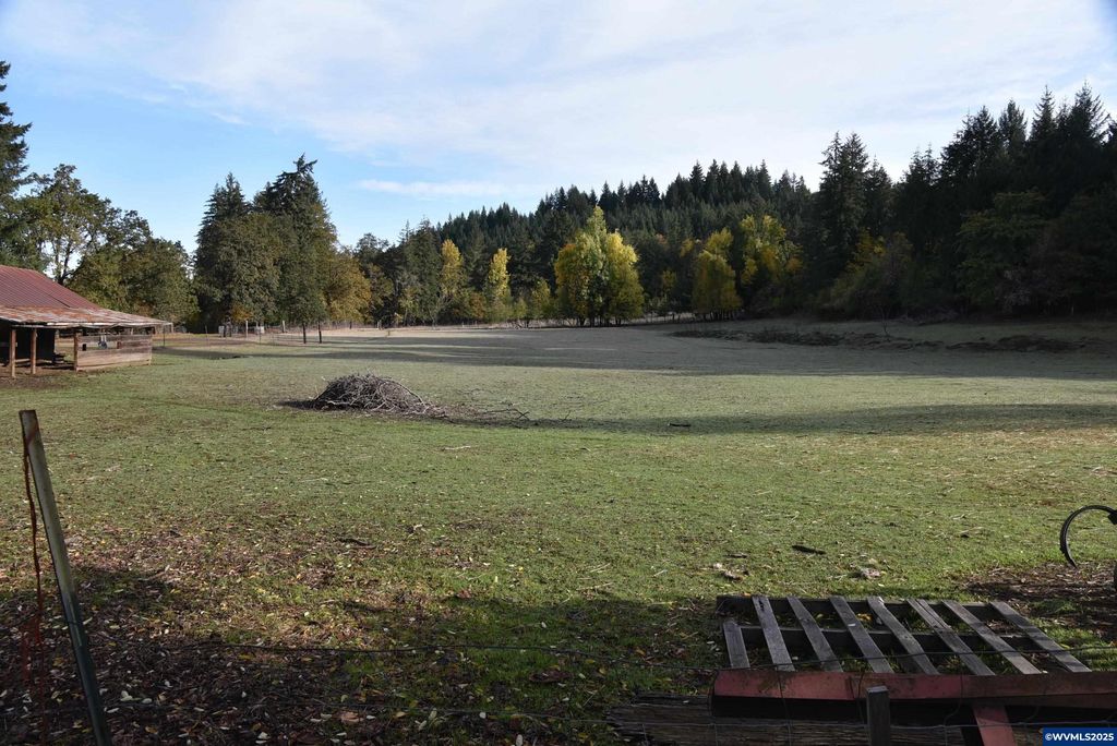 Image 5 of property listing at 3890 Mill Creek Rd Rd, Sheridan, OR 97378