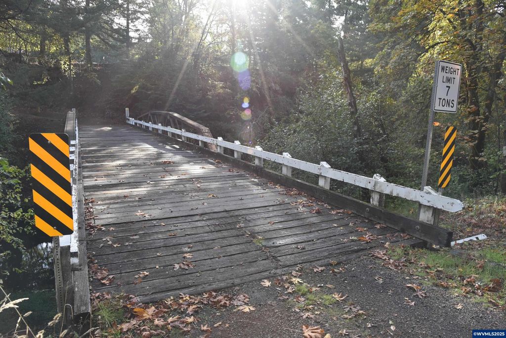 Image 7 of property listing at 3890 Mill Creek Rd Rd, Sheridan, OR 97378