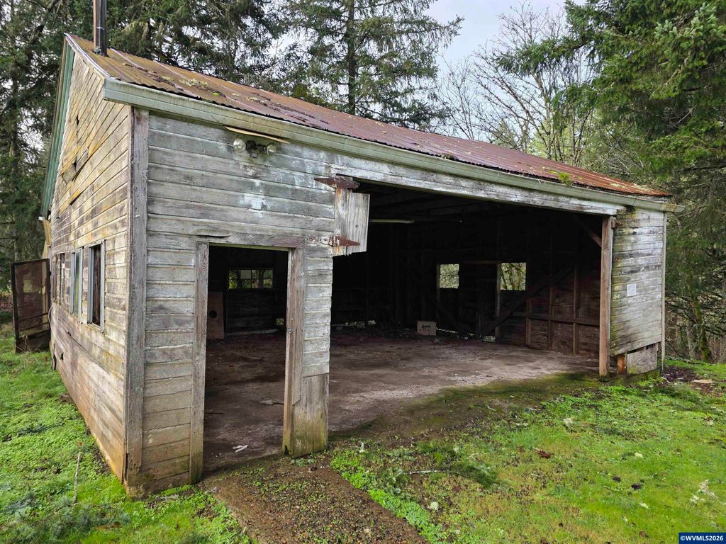 Image 9 of property listing at 3890 Mill Creek Rd Rd, Sheridan, OR 97378