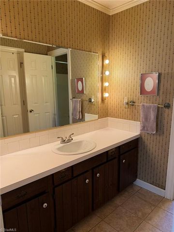 7525 Eppingwood Court, Clemmons, NC 27012
