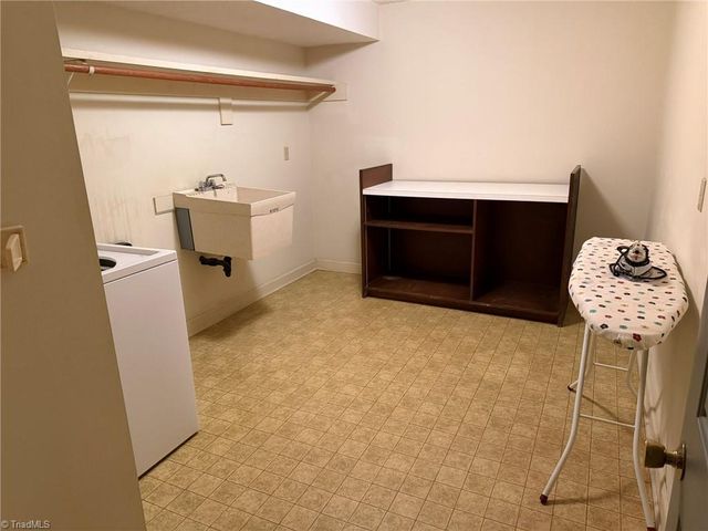 7525 Eppingwood Court, Clemmons, NC 27012