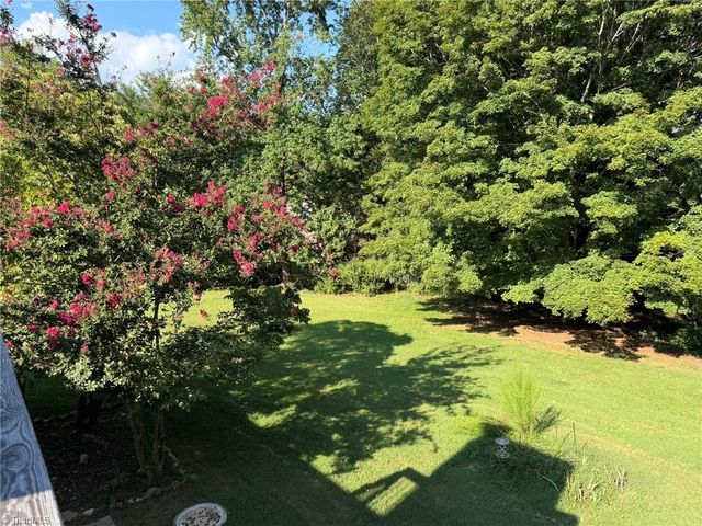 7525 Eppingwood Court, Clemmons, NC 27012