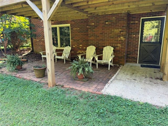7525 Eppingwood Court, Clemmons, NC 27012