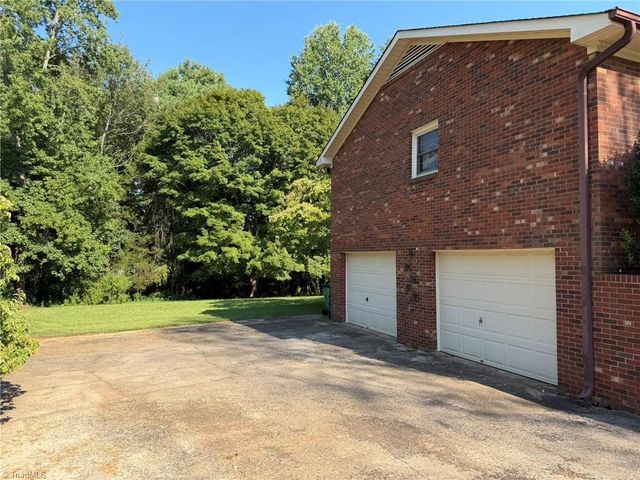 7525 Eppingwood Court, Clemmons, NC 27012