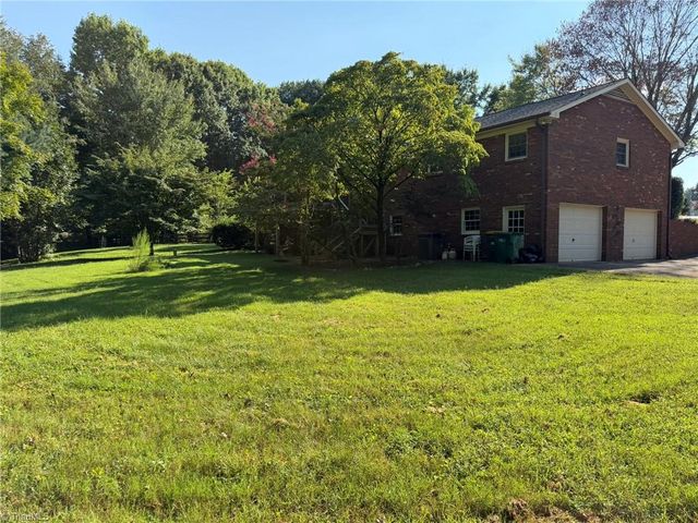 7525 Eppingwood Court, Clemmons, NC 27012