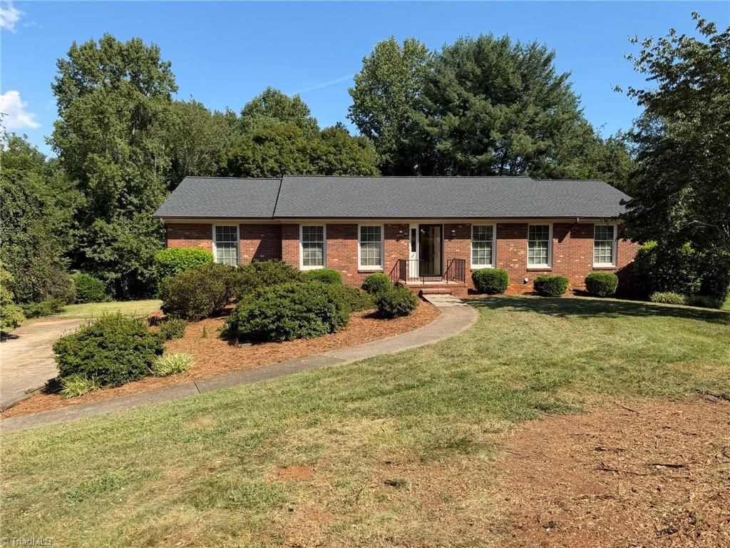 7525 Eppingwood Court, Clemmons, NC 27012