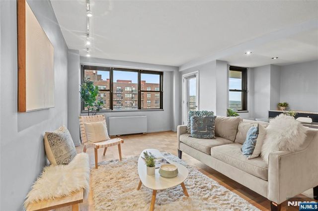 201 Saint Pauls Avenue 15k, Jersey City, NJ 07306