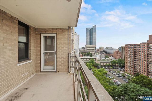 201 Saint Pauls Avenue 15k, Jersey City, NJ 07306