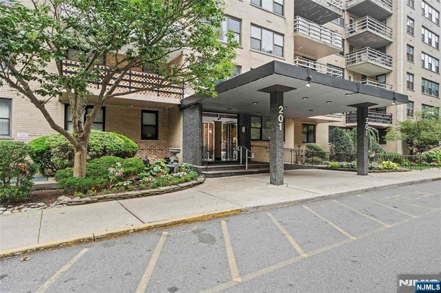 201 Saint Pauls Avenue 15k, Jersey City, NJ 07306