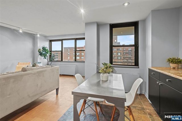 201 Saint Pauls Avenue 15k, Jersey City, NJ 07306