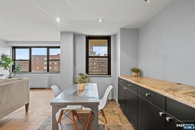 201 Saint Pauls Avenue 15k, Jersey City, NJ 07306