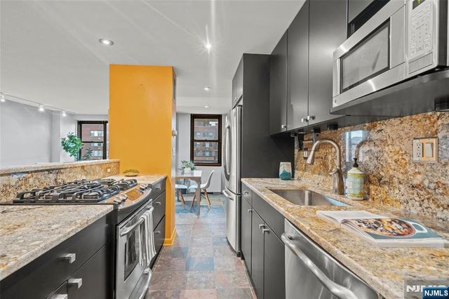 201 Saint Pauls Avenue 15k, Jersey City, NJ 07306