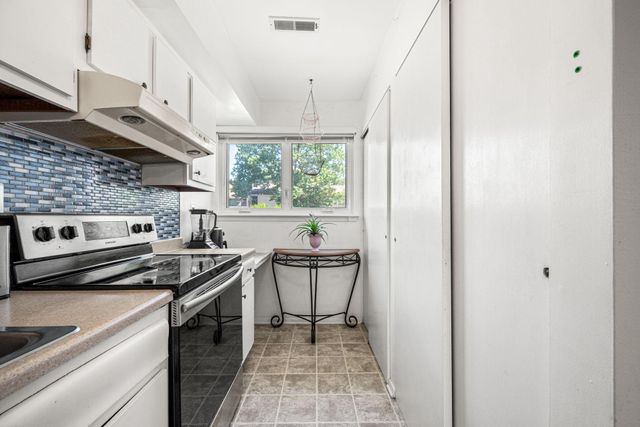 55 VIBURNUM LN, Mount Laurel, NJ 08054